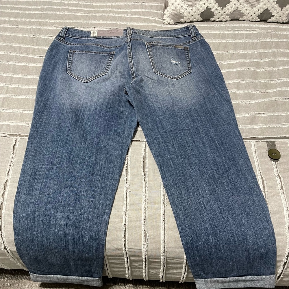 Brand new with tags Jennifer Lopez Boyfriend Mid Rise Capri